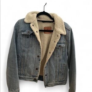 Levi’s sherpa lined jean jacket